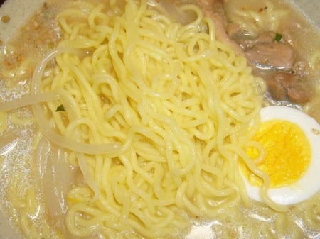 【サンヨー食品】サッポロ一番 塩とんこつラーメン