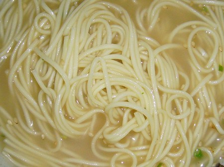 ヒガシフーズ・鹿児島ラーメン亭 とんこつ味