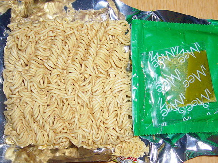 iMee・グリーンカレーヌードル チキン風味